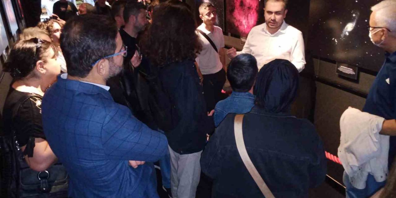 Uzay Tüneli Fotoğraf Sergisi Yoğun Katılımla Açıldı