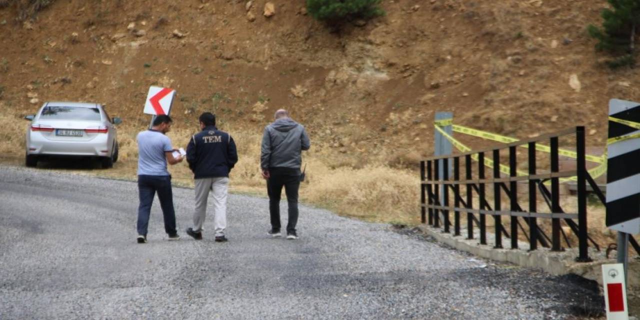 Veterinerin Şehit Edildiği Bölgede 2 Kişinin Yol Kesip Araç Kurşunladığı İddiası