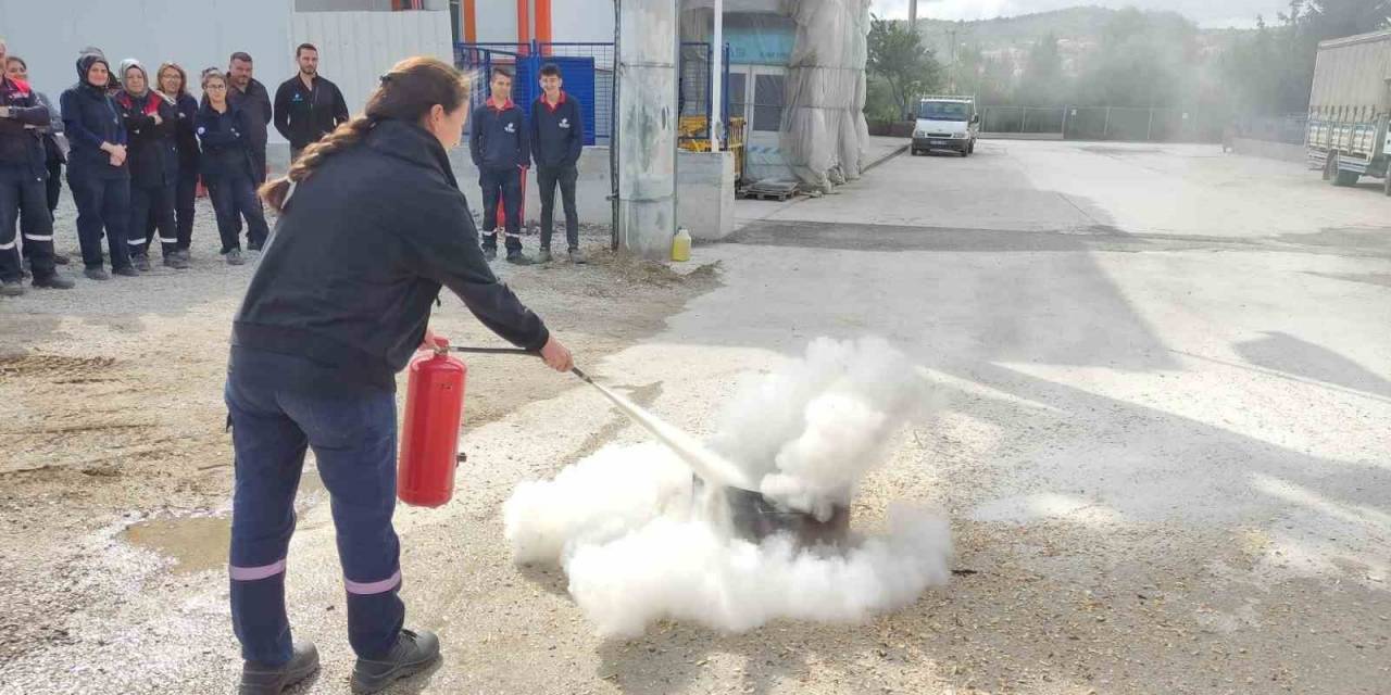 Bozüyük Belediyesi İtfaiyesi’nden Fabrika Personeline Yangın Eğitimi