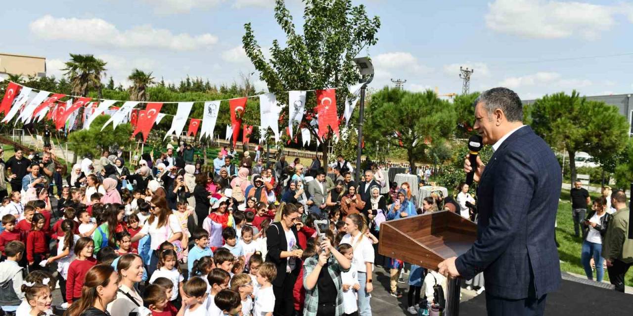 Anaokulu Öğrencileri Ürettikleri Anahtarlıkları Satıp Sokak Hayvanlarına Mama Aldı