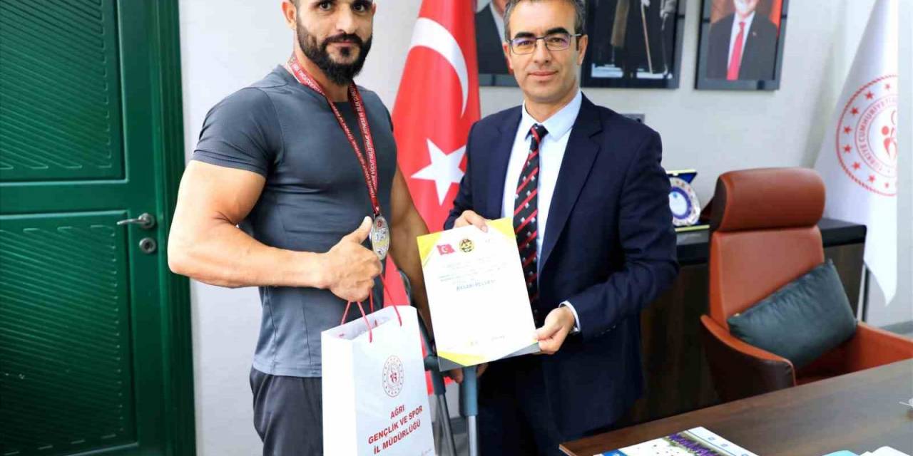 Ağrı’da Yürüme Engelli Kalan İnşaat İşçisi, Vücut Geliştirme Şampiyonasında Türkiye İkincisi Oldu