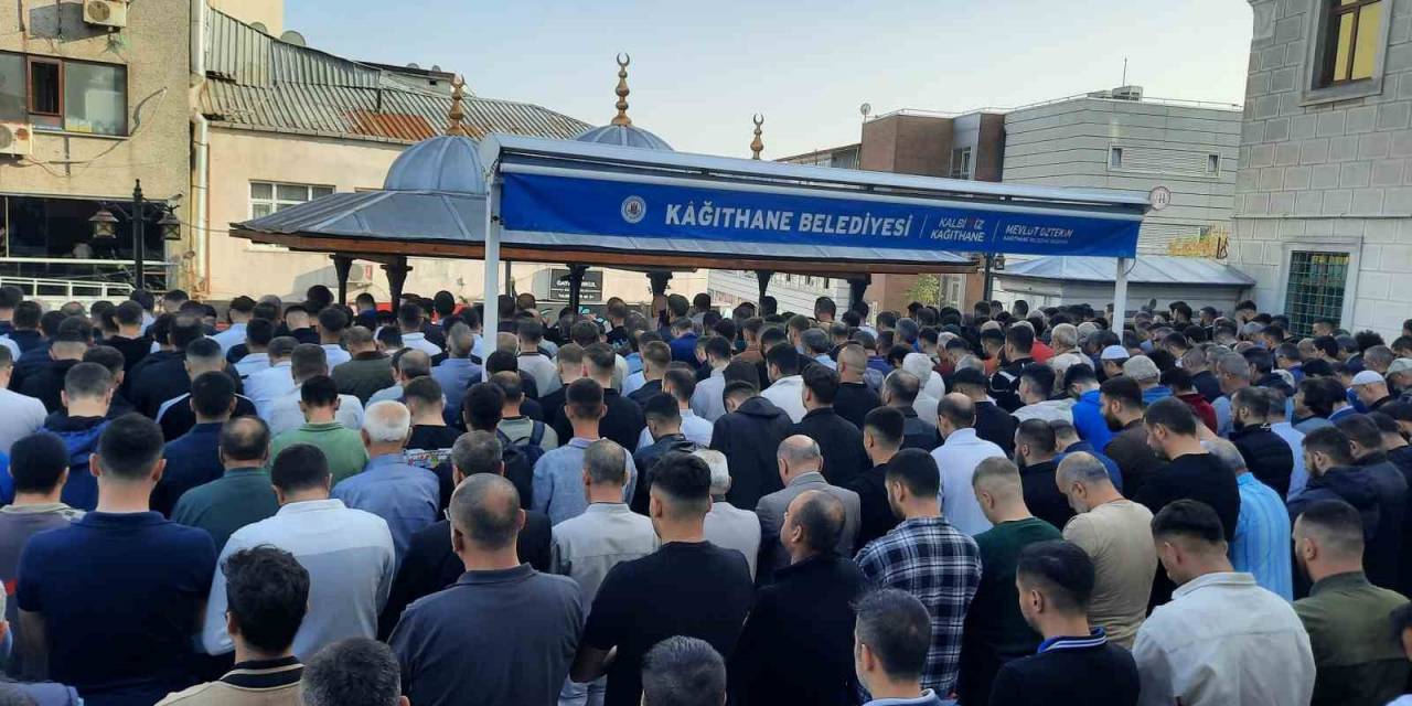 Yunanistan’da Öldürülen 6 Türk’ten 4’ü İstanbul’da Toprağa Verildi