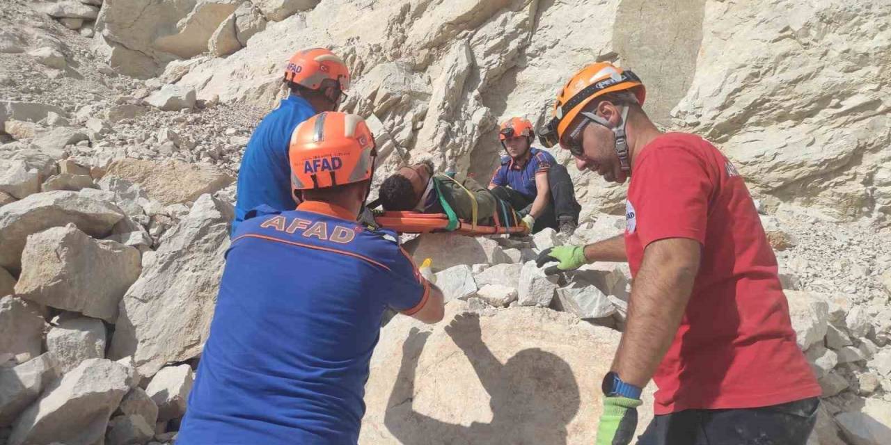 Taş Ocağına Düşen Kaçak Göçmeni Afad Kurtardı