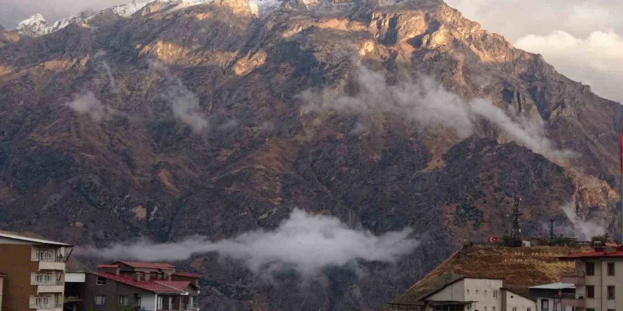 Sümbül Dağı Zirvesi Beyaza Büründü