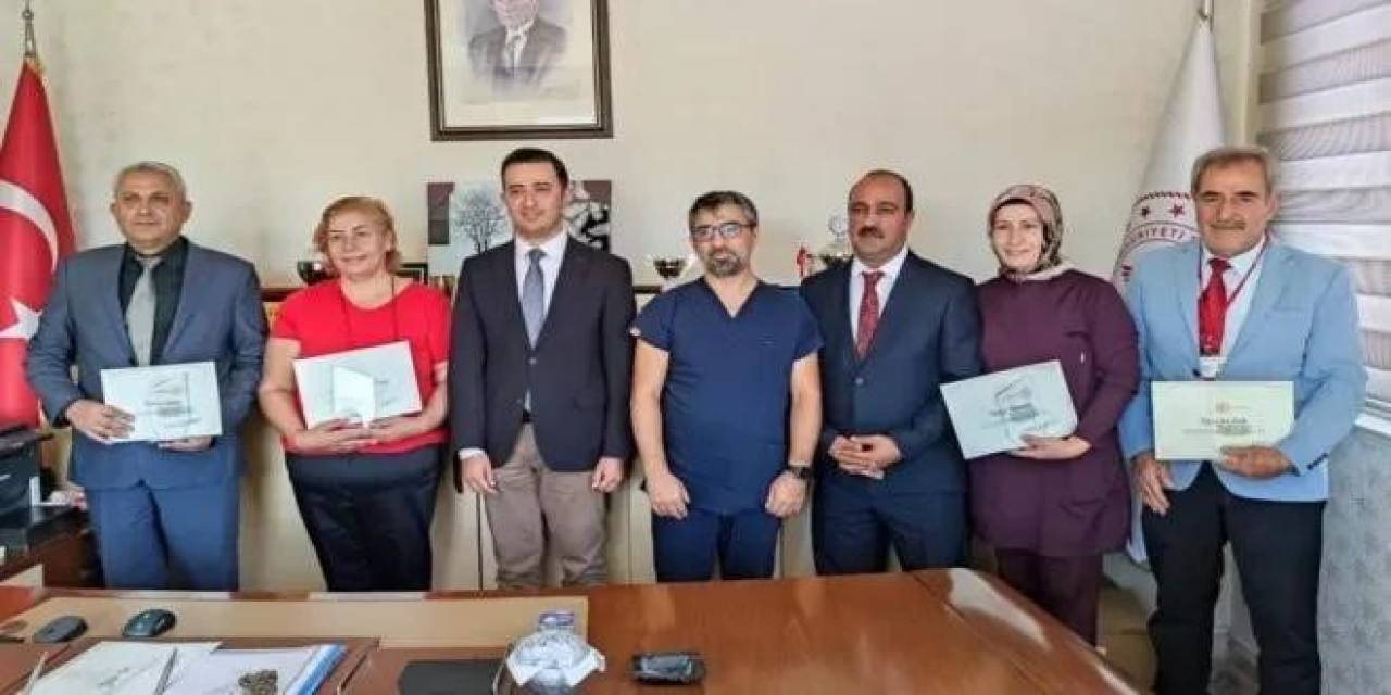 Meslekte 25 Yılını Dolduranlara Teşekkür Belgesi Verildi