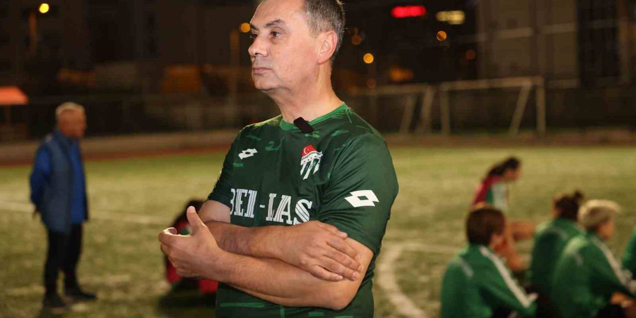 Gölbaşı’nın Göz Bebeği Kadın Futbol Takımı’na Başkan Şimşek’ten Ziyaret