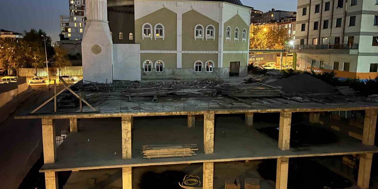 Esenyurt’ta Cami İnşaatından Hırsızlık Yapan Şahıs, Mahallelinin Evini Böyle Taşladı