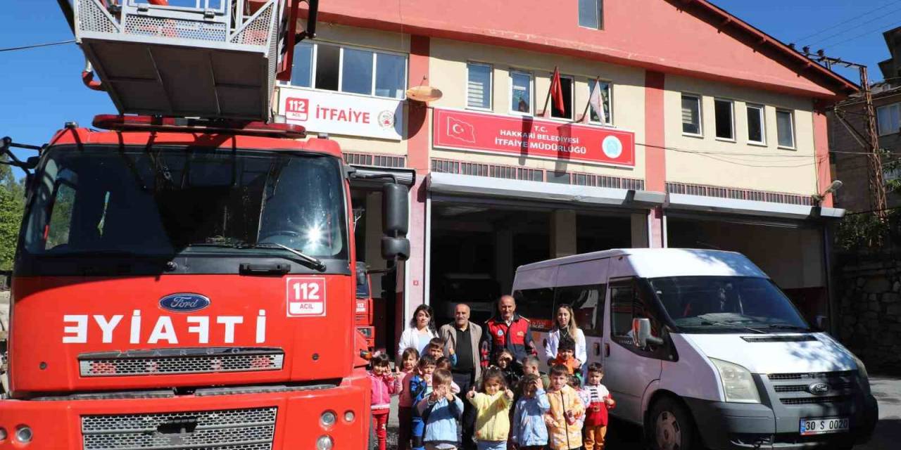 Hakkari’de Minik Öğrencilere İtfaiye Tanıtıldı