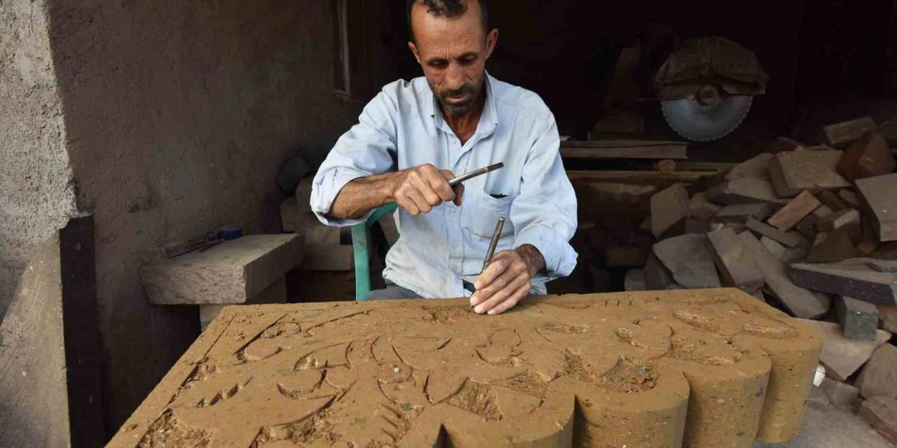 Unesco Kültürel Miras Listesi’nde Bulunan Geleneksel Ahlat Taş İşçiliği Yaşatılıyor