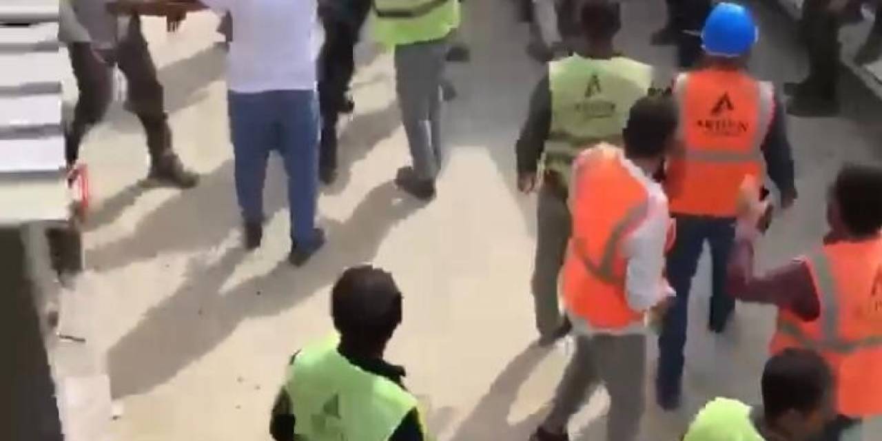 Şantiyede İşçilerin Meydan Kavgası Kamerada: İnşaat Birbirine Girdi
