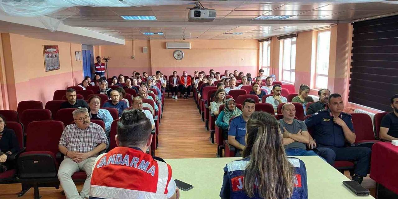 Aydın’da Jandarma Ekipleri Bilgilendirme Çalışmalarını Sürdürüyor