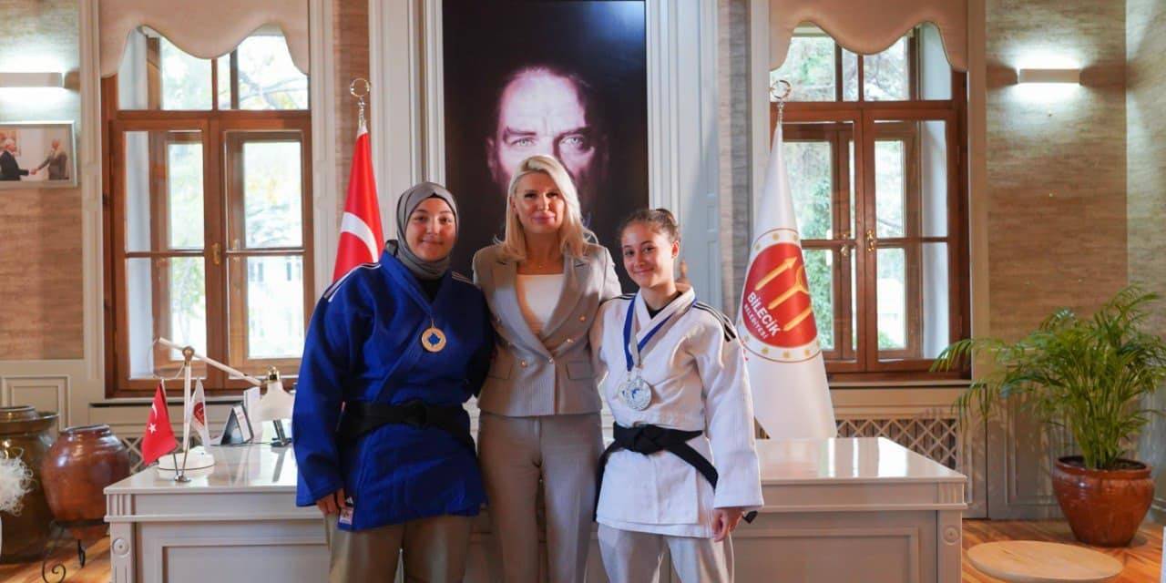 Başarılı Sporculara Hediyeleri Takdim Edildi