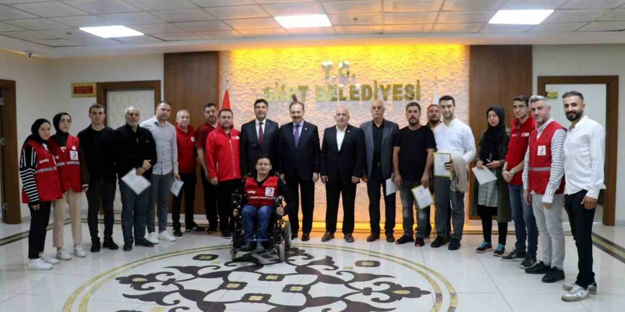 Siirt Valisi Kızılkaya, Gönüllü Kan Bağışçılarına Madalyalarını Törenle Verdi