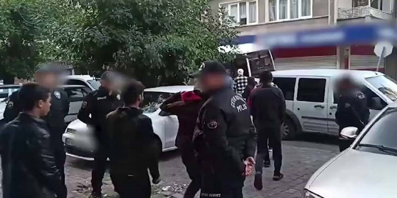 Yasadışı Yollarla Ülkeye Giriş Yapan 54 Kişi Yakalandı