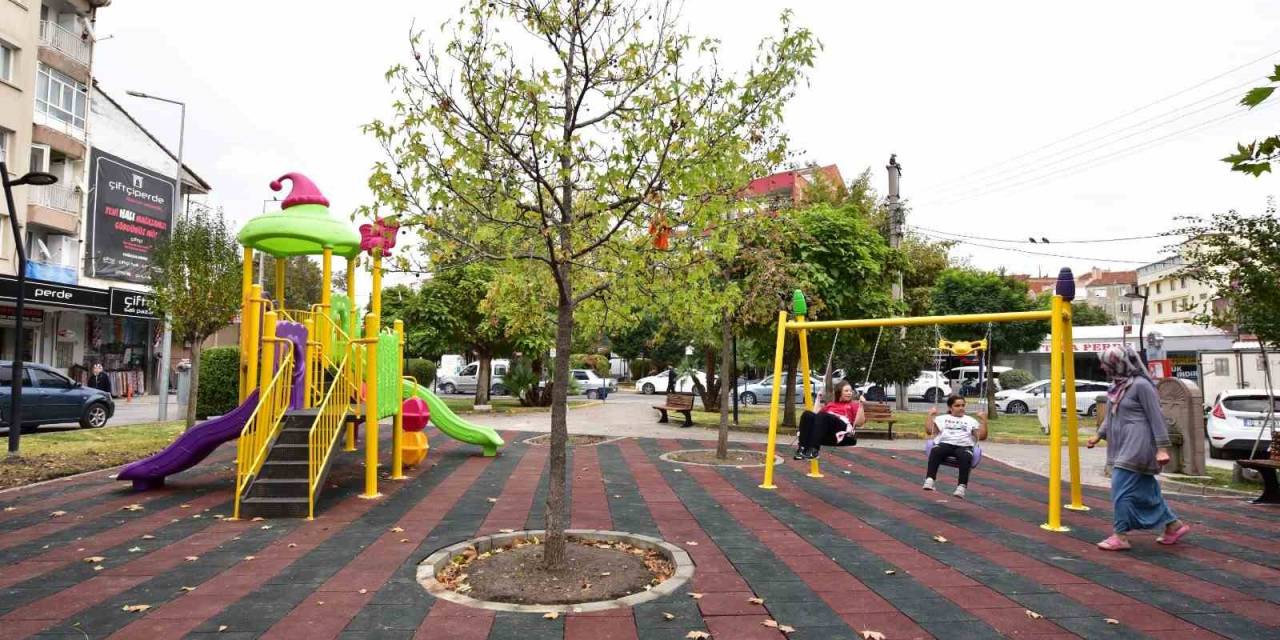 Veysel Çiftçi Parkı’na Çocuk Oyun Alanı