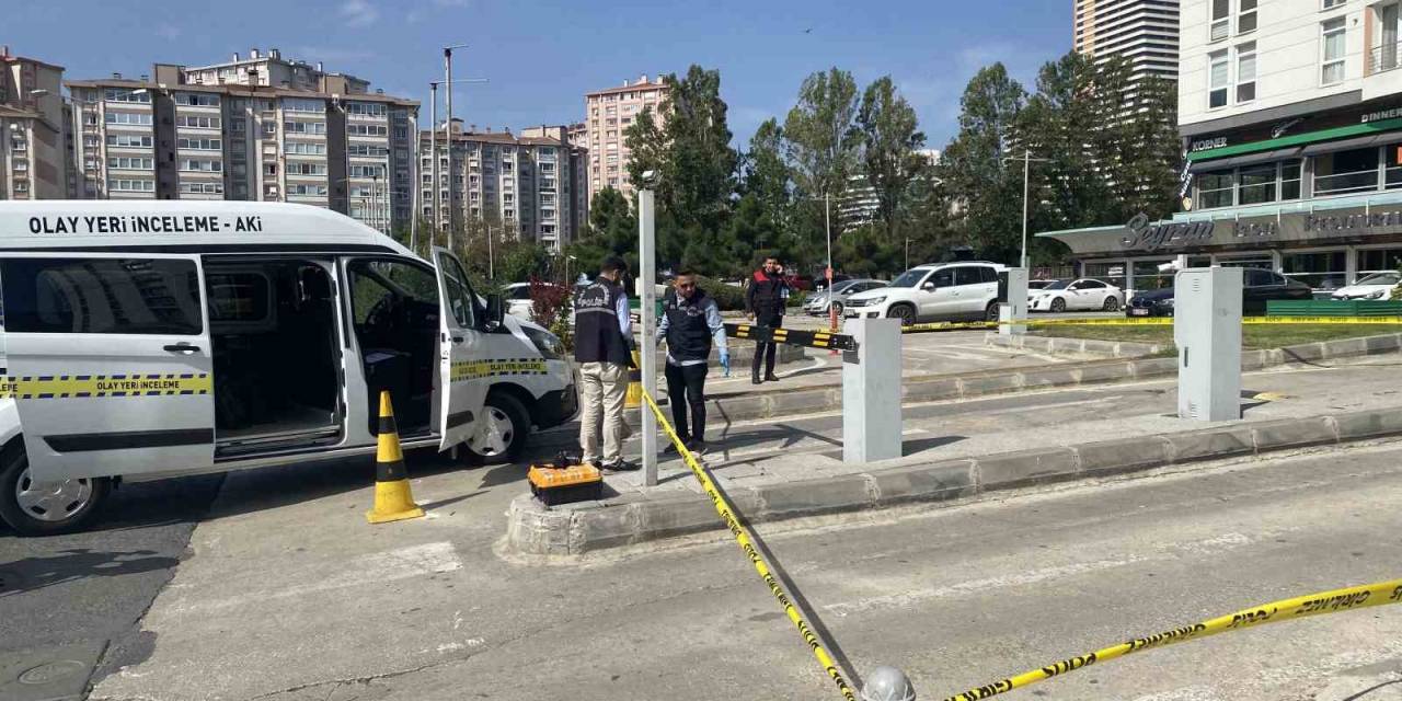 Beylikdüzü’nde  Bir Kişi Eğlence Merkezi Otoparkı Bariyeri Açılmadığı İçin Havaya Ateş Etti