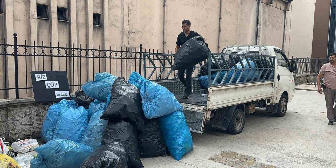 Plastik Atıkları Geri Dönüşüme Kazandırıyorlar