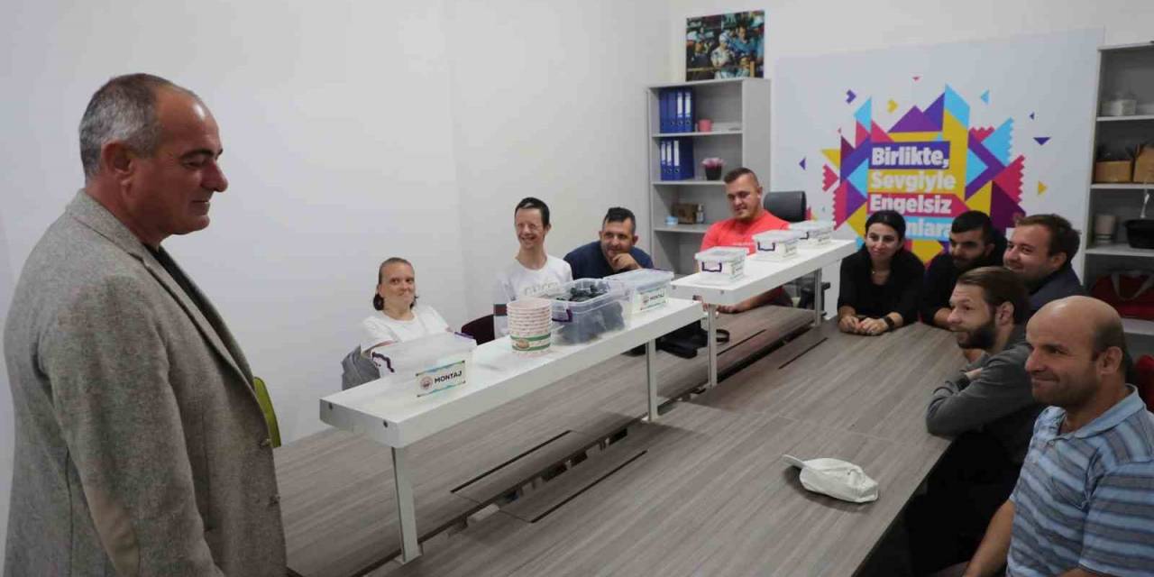 Gemlik’teki Bu Atölye, Hem Sosyalleştiriyor Hem De İş Hayatına Adapte Ediyor