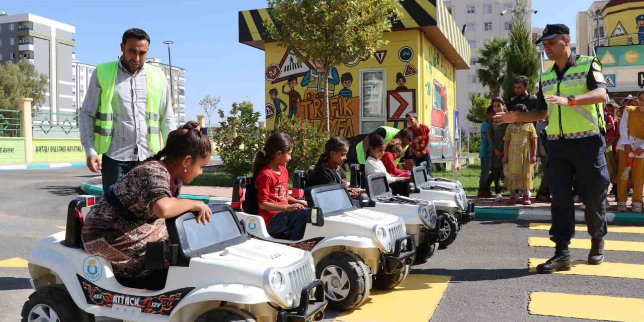 Haliliye Çocuk Trafik Eğitim Parkı İle Hem Eğlendiler Hem Öğrendiler