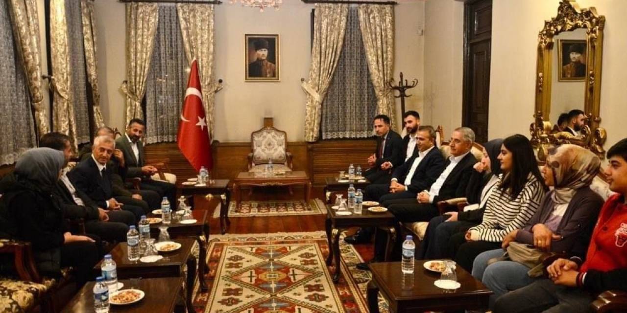 Tahmazoğlu,  Kars’ta Okuyan Şahinbeyli Öğrencilerle Buluştu