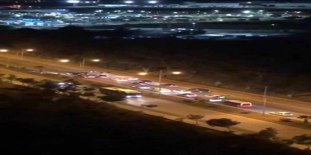 Yolu Trafiğe Kapatıp Oyun Oynayan Sürücüye Para Cezası