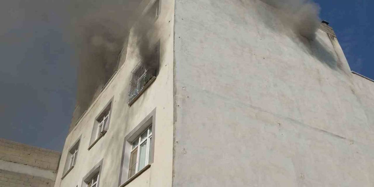 Kilis’te Bir Evde Meydana Gelen Yangında 1 Kişi Yaralandı