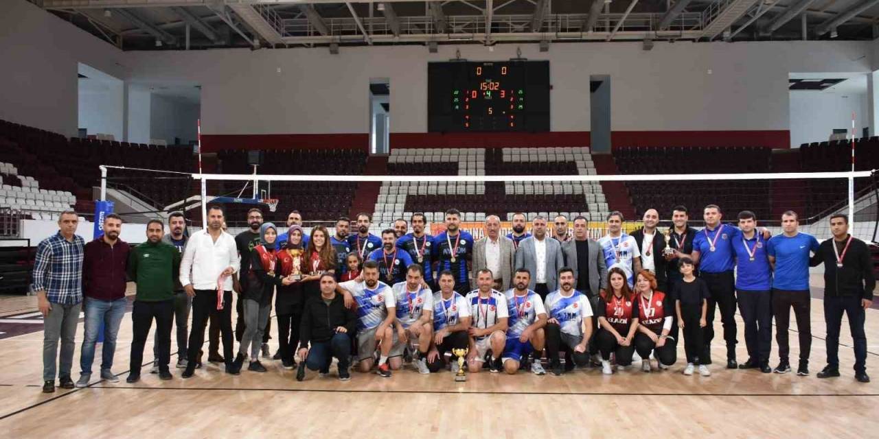 Kamu Spor Oyunları Voleybol-basketbol Müsabakaları Tamamlandı