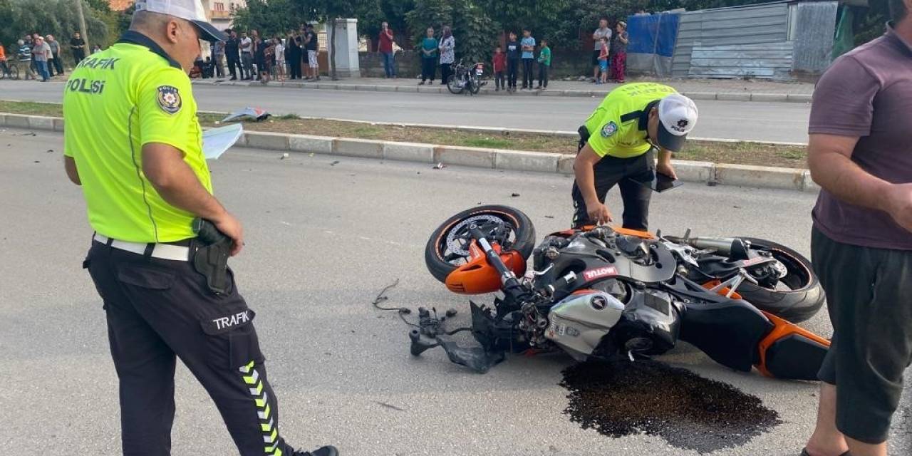 Ceyhan’da Motosiklet Minibüse Çarptı: 2 Kişi Öldü