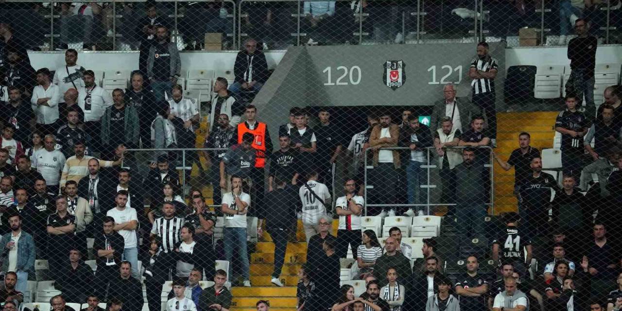 Beşiktaş Tribünlerinde ’yönetim İstifa’ Sesleri
