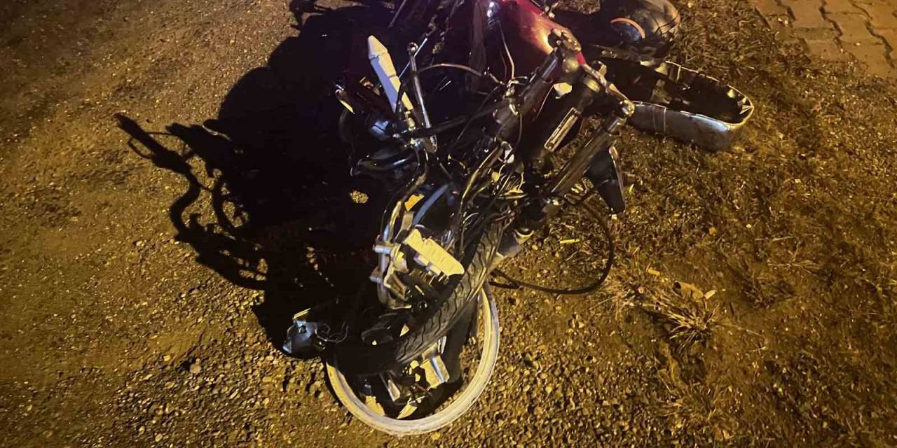 Otomobille Çarpışan Motosiklet Sürücüsü Hayatını Kaybetti