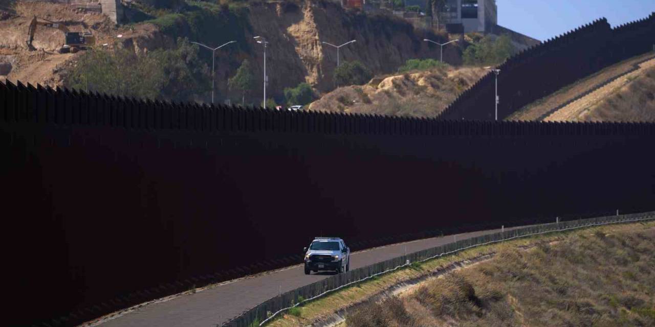 Biden’dan Geri Adım: Meksika Sınırına 32 Kilometrelik Duvar İnşasına Onay Verdi