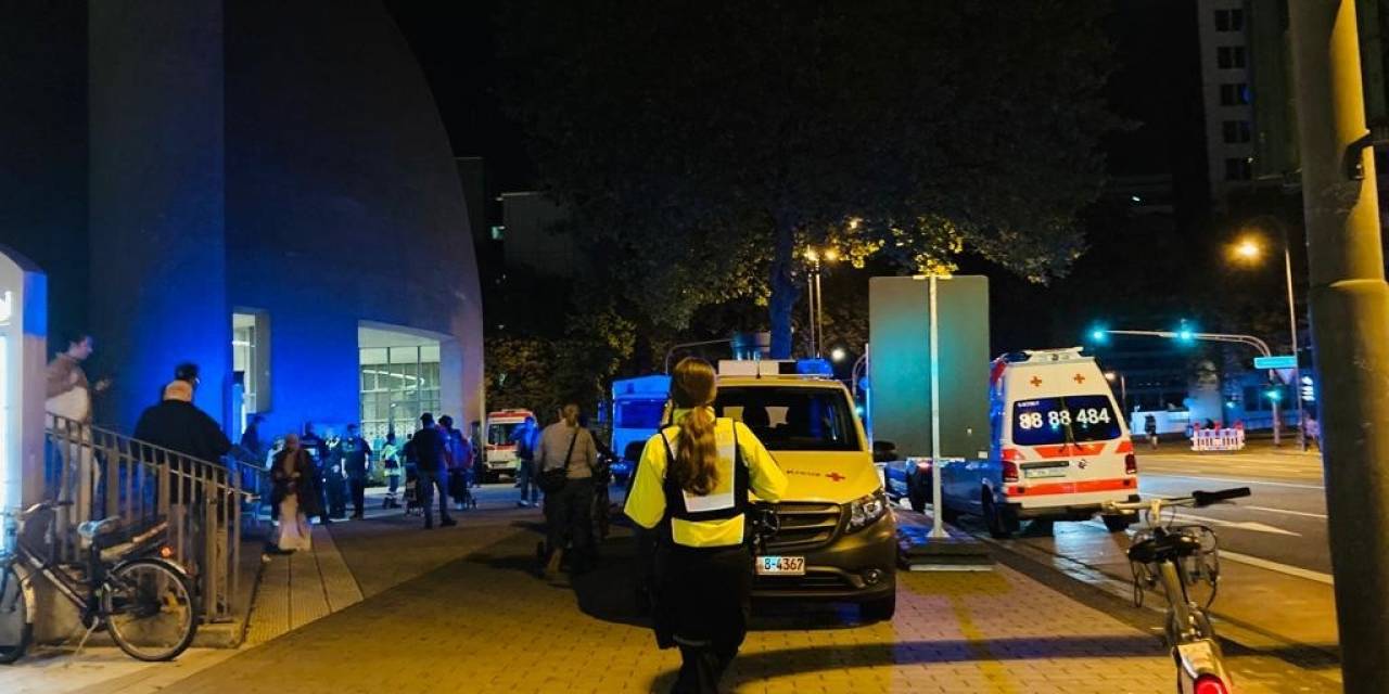 Bomba Tahliyesi Sırasında Evini Terk Eden İnsanlar Camiye Sığındı