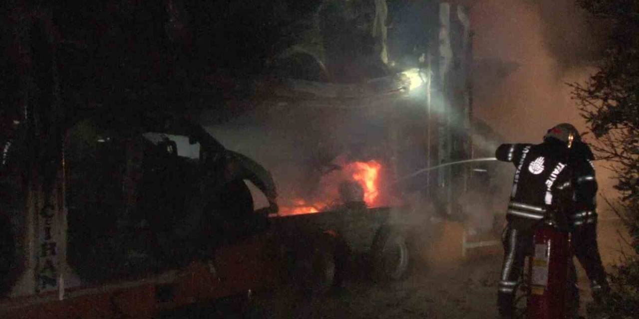 Tuzla’da Lüks Araç Yüklü Tır Alev Alev Yandı, Dorsedeki 6 Araç Kullanılamaz Hale Geldi