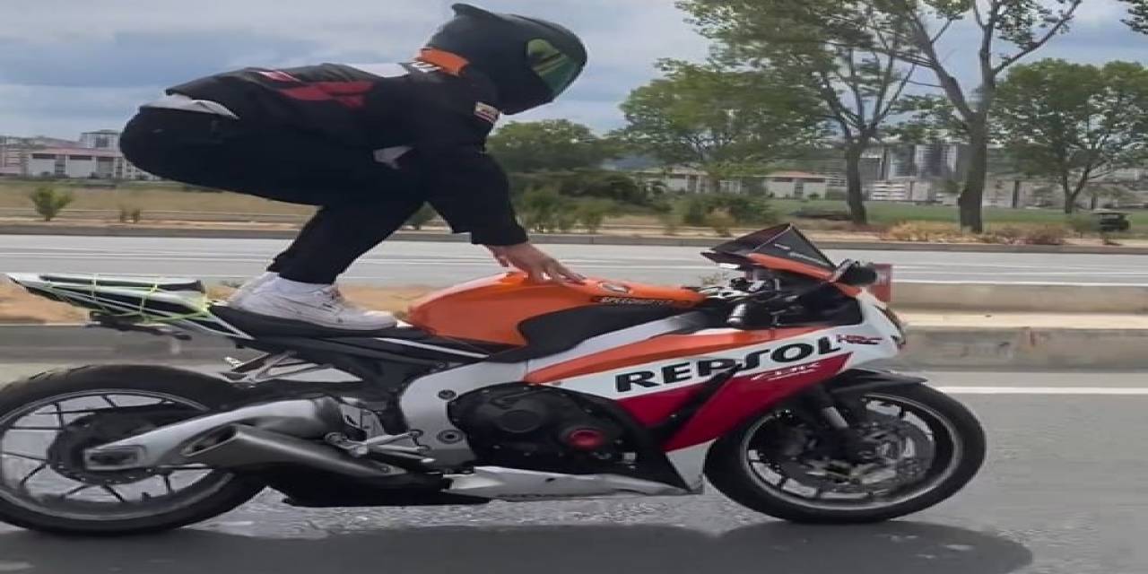 Motosiklet Üzerinde Tehlikeli Yolculuk Kamerada