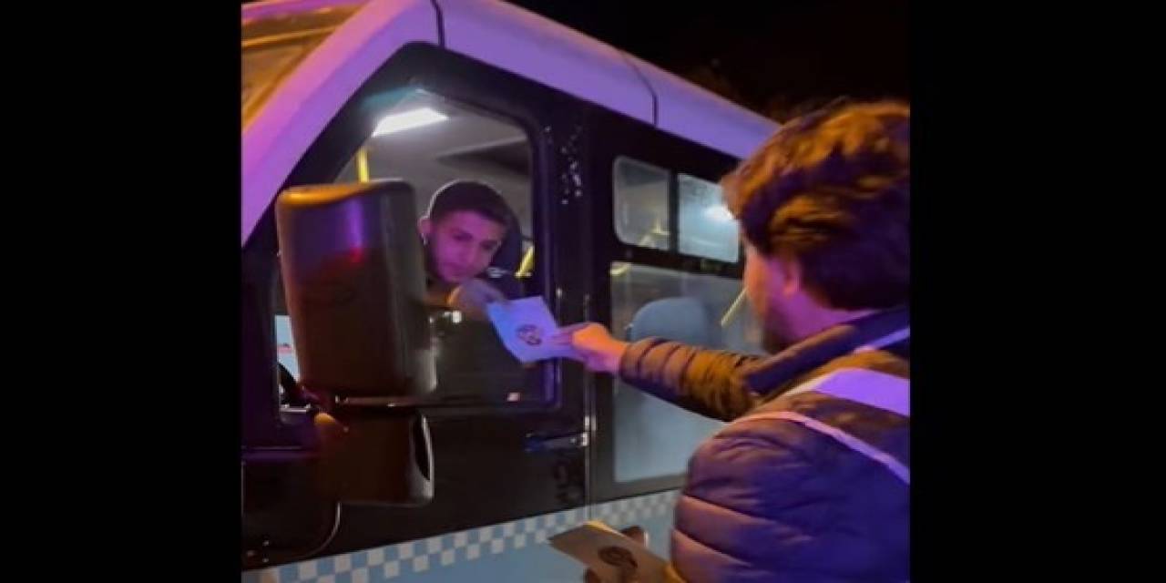 Hakkari Polisi Sürücülere Broşür Dağıttı