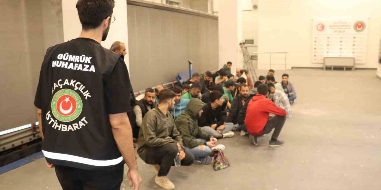 Sınırı Geçmeye Çalışan Tırdan 60 Kaçak Göçmen Çıktı