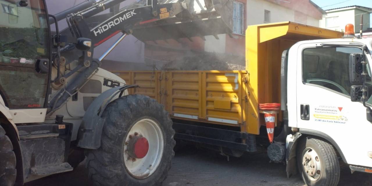 Mahallelerdeki İnşaat Atıkları Temizleniyor