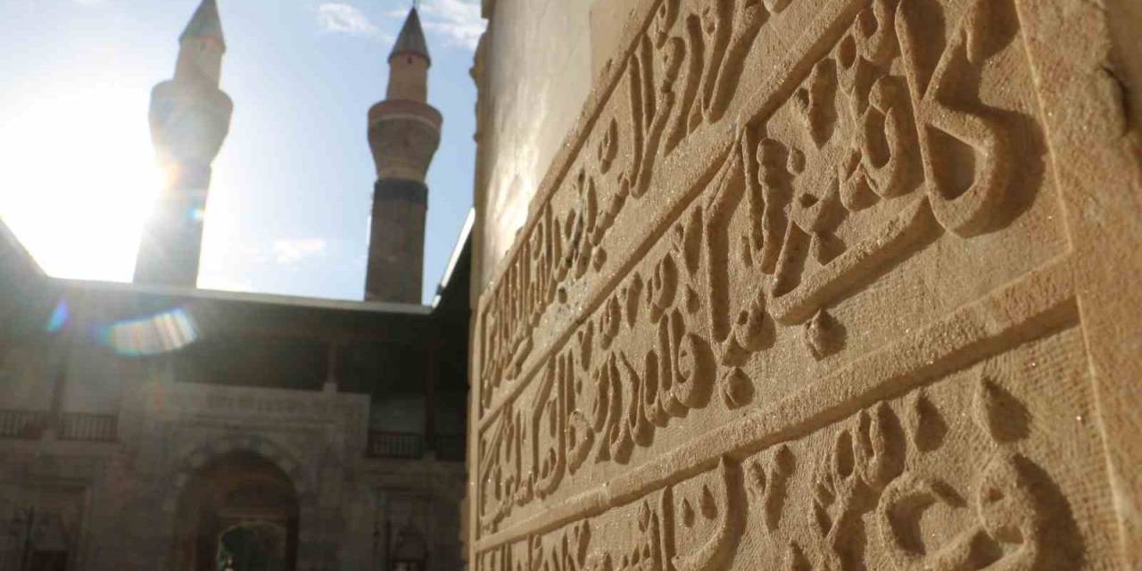 Yht Turist Çekti, Gök Medrese’yi 1 Milyon Kişi Ziyaret Etti