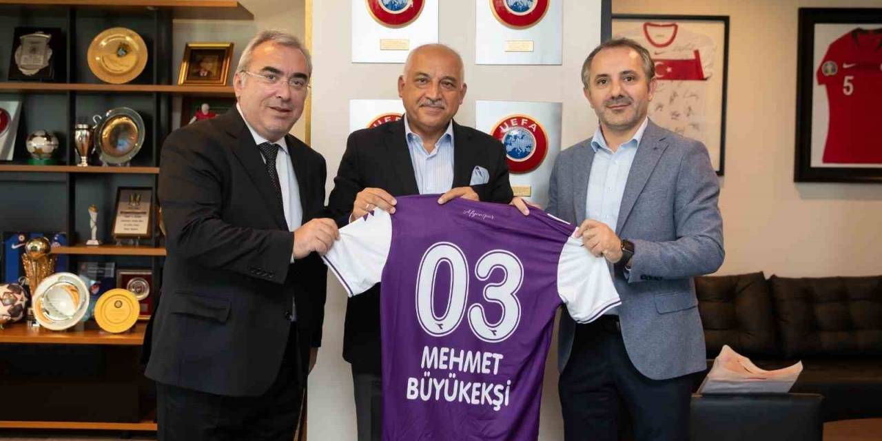 Tff Başkanı Büyükekşi’ye Afyonspor Forması Hediye Ettiler
