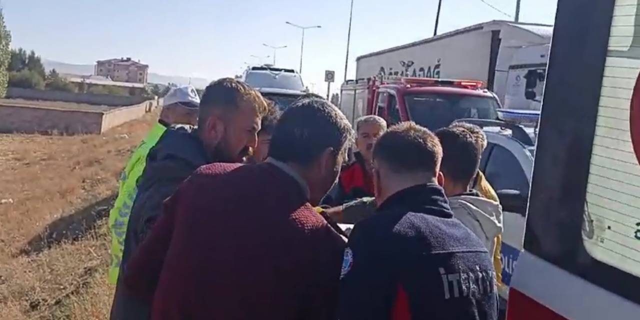 Ağrı’da Takla Atan Traktörün Sürücüsü Yaralandı