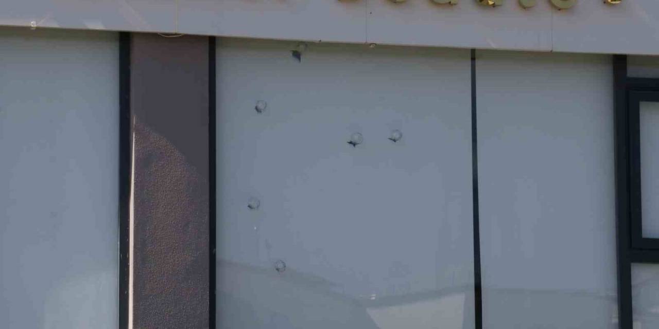 Çukurova Belediye Başkanı’nın Kızının Güzellik Merkezine Kurşun Yağdırdılar