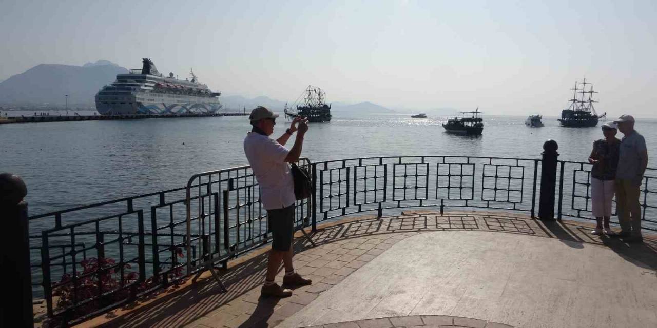 İsrailli Turistler Lüks Kruvaziyerle Alanya’ya Demir Attı