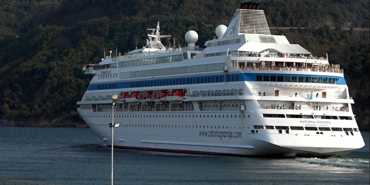 Bartın’a İlk Kez Demirleyen Kruvaziyer Gemisinde İlginç Görüntüler