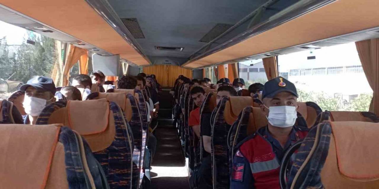 Burdur’da Yakalanan 26 Düzensiz Göçmenden 1’i Tutuklandı