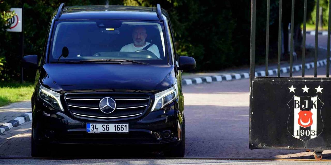 Şenol Güneş, Futbolcular Ve Teknik Heyet İle Vedalaştı