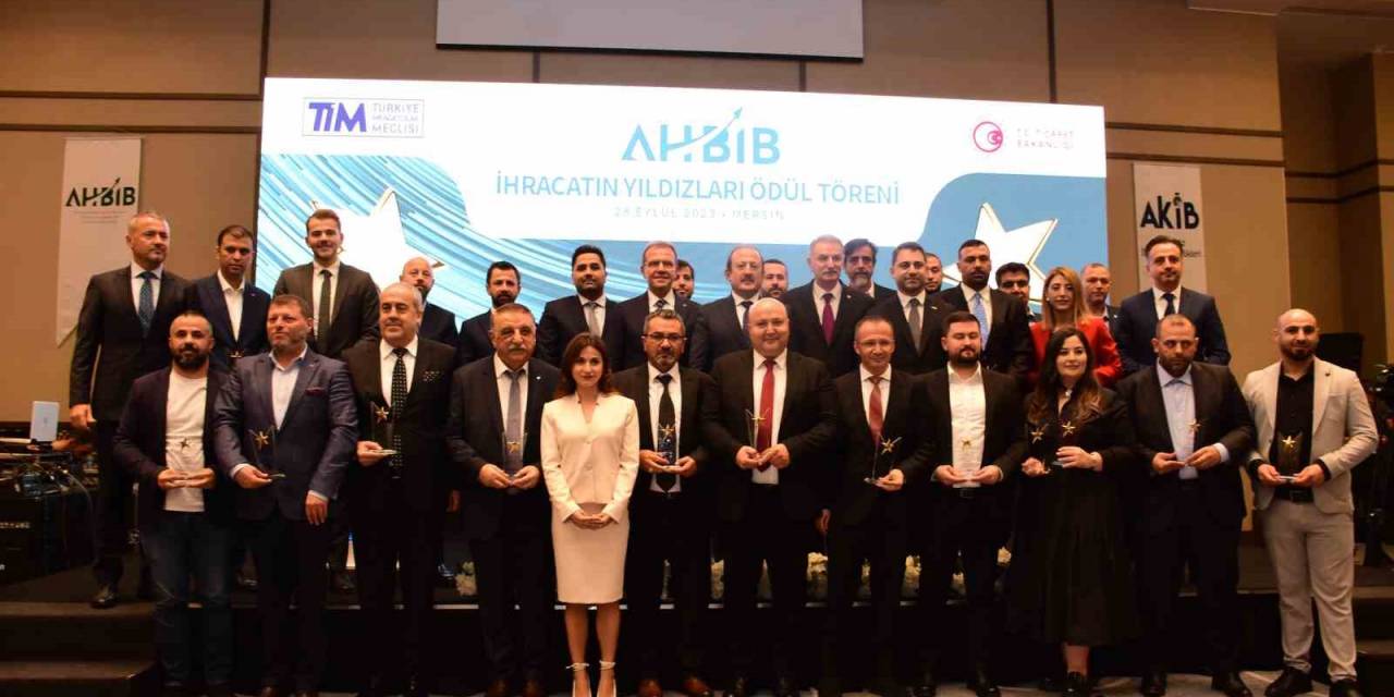 2022’nin İhracat Yıldızları Töreninde Beyza Piliç’e Ödül