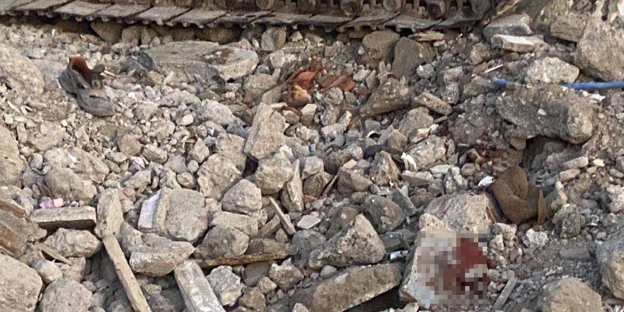 Yıkım Çalışması Esnasında İşçi Ekskavatörün Altında Kaldı