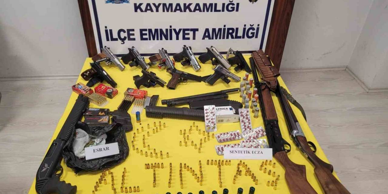 Kütahya’da 10 Tabanca, 4 Tüfek Ve Uyuşturucu Maddi Ele Geçirildi