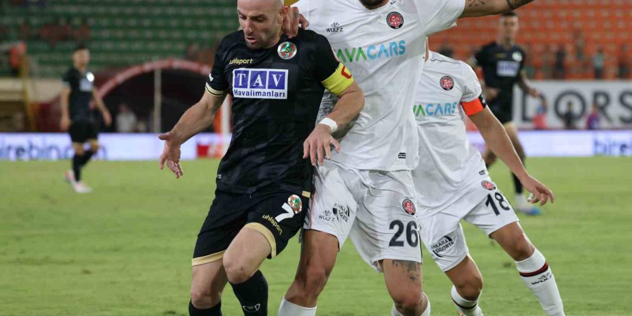 Trendyol Süper Lig: Corendon Alanyaspor: 2 - Fatih Karagümrük: 1 (Maç Sonucu)