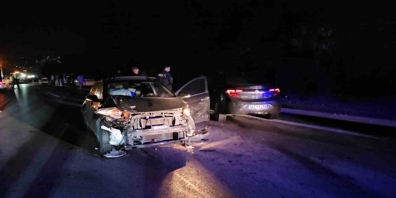 Otoyolda Zincirleme Kaza, 9 Araç Birbirine Girdi: 4 Yaralı